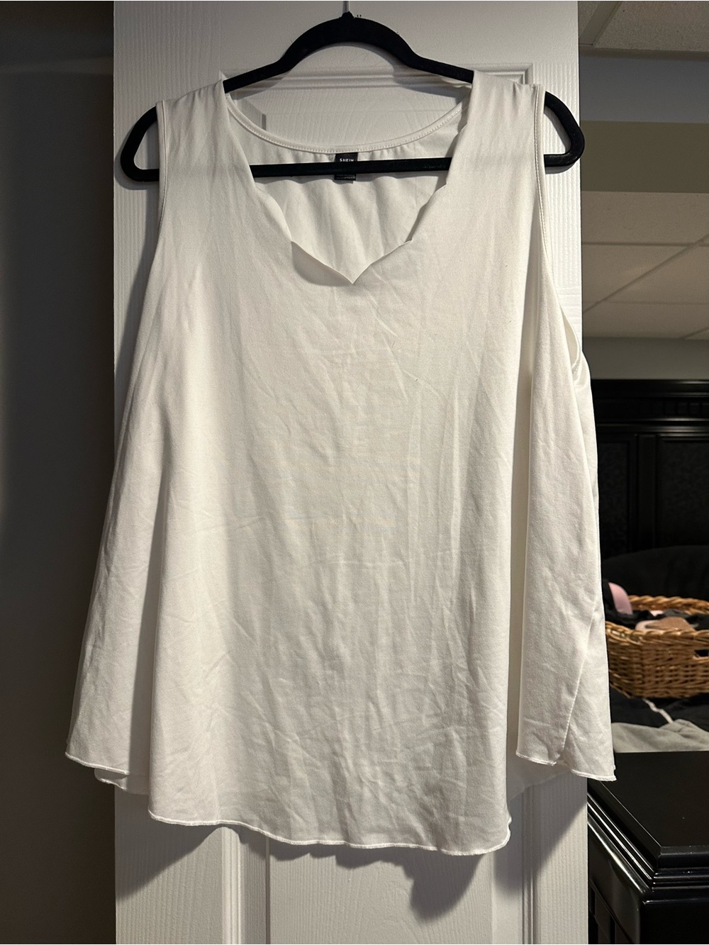 SHEIN White Sleeveless V-Notch Flowing Tunic Top